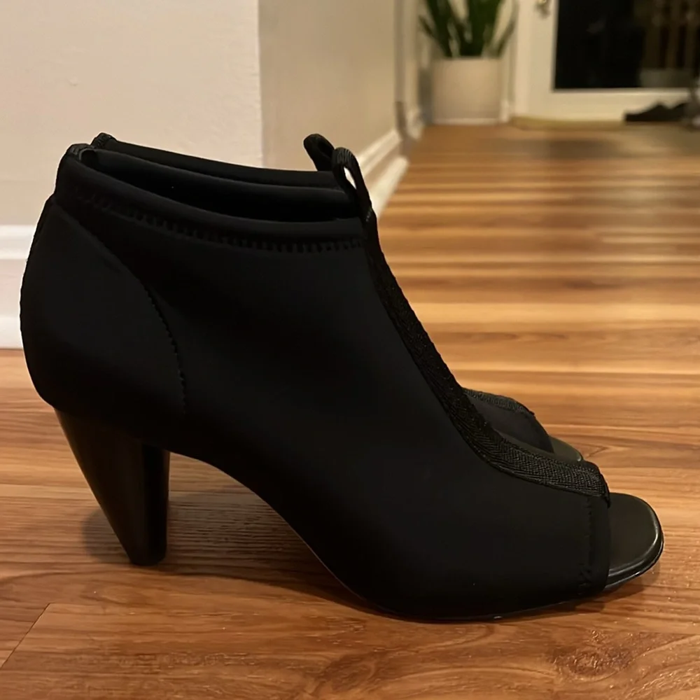 Donald J Pliner Riley Peep Toe Booties Heeled - Picture 3 of 8